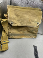 Charger l'image dans la galerie, Original WW2 British Army GSR General Service Respirator Gas Mask Set - The Militaria Shop
