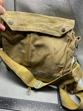 Charger l'image dans la galerie, Original WW2 British Army GSR General Service Respirator Gas Mask Set - The Militaria Shop
