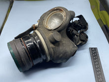 Load image into Gallery viewer, WW2 British Home Front Warden&#39;s Gas Mask
