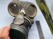 Load image into Gallery viewer, WW2 British Home Front Warden&#39;s Gas Mask
