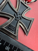 Lade das Bild in den Galerie-Viewer, Original German Army WW2 Iron Cross 2nd Class EM11
