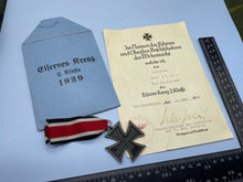 Charger l&#39;image dans la galerie, WW2 German Army Iron Cross, Certificate &amp; Envelope Set
