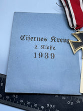 Charger l&#39;image dans la galerie, WW2 German Army Iron Cross, Certificate &amp; Envelope Set
