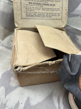 Lade das Bild in den Galerie-Viewer, Original WW2 British Home Front Civil Defence Civilian Gas Mask in Box
