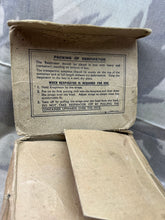 Charger l&#39;image dans la galerie, Original WW2 British Home Front Civil Defence Civilian Gas Mask in Box
