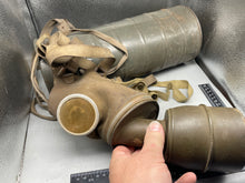 Charger l'image dans la galerie, Original French / Belgium L702 Model Gas Mask in Tin
