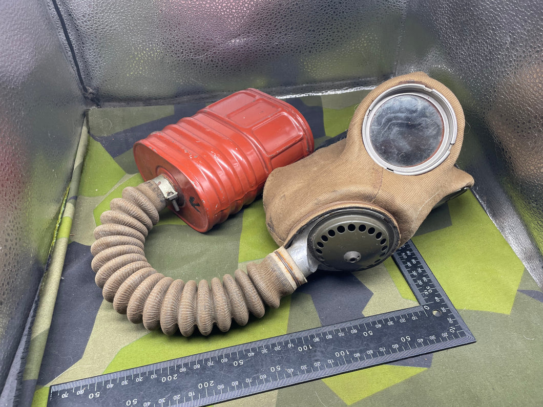 Original British Army WW2 Gas Mask 1941/2 Dated