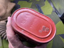 Charger l&#39;image dans la galerie, Original British Army WW2 Gas Mask 1941/2 Dated
