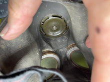 Charger l&#39;image dans la galerie, Original British Army WW2 Gas Mask 1941/2 Dated
