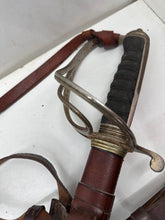 Charger l&#39;image dans la galerie, Original WW2 British Army Royal Artillery Officers Sword - George VI
