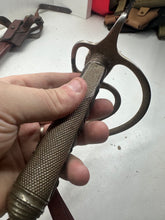 Charger l&#39;image dans la galerie, Original WW2 British Army Royal Artillery Officers Sword - George VI
