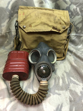 Charger l&#39;image dans la galerie, Original WW2 British Army Soldiers GSR Gas Mask Set in Bag
