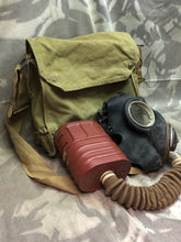 Load image into Gallery viewer, Original WW2 British Army Soldiers GSR Gas Mask Set in Bag
