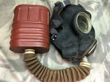 Load image into Gallery viewer, Original WW2 British Army Soldiers GSR Gas Mask Set in Bag
