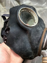 Load image into Gallery viewer, Original WW2 British Army Soldiers GSR Gas Mask Set in Bag
