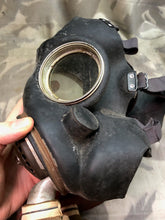 Load image into Gallery viewer, Original WW2 British Army Soldiers GSR Gas Mask Set in Bag
