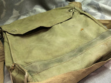 Load image into Gallery viewer, Original WW2 British Army Soldiers GSR Gas Mask Set in Bag
