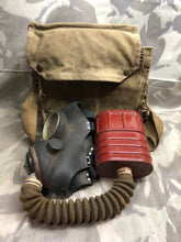 Load image into Gallery viewer, Original WW2 British Army Soldiers GSR Gas Mask Set in Bag
