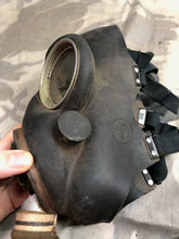 Load image into Gallery viewer, Original WW2 British Army Soldiers GSR Gas Mask Set in Bag
