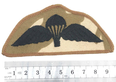 A desert camo British Army RAF paratroopers jump qualification badge --- B17 - The Militaria Shop