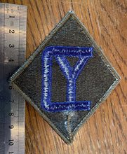 Load image into Gallery viewer, A WW2 / post war US Army cloth patch / shoulder badge.
