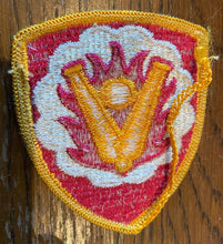 Load image into Gallery viewer, A WW2 / post war US Army Division cloth patch / shoulder badge.
