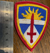 Load image into Gallery viewer, A WW2 / post war US Army Division cloth patch / shoulder badge. - The Militaria Shop
