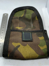 Lade das Bild in den Galerie-Viewer, Camouflaged Fabric Canvas Pistol/Shotgun Ammunition Pouch - Stock Code B10/B43 - The Militaria Shop
