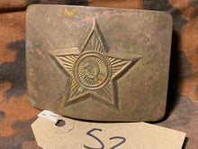 Load image into Gallery viewer, Genuine WW2 USSR Russian Soldiers Army Brass Belt Buckle - #52 - The Militaria Shop
