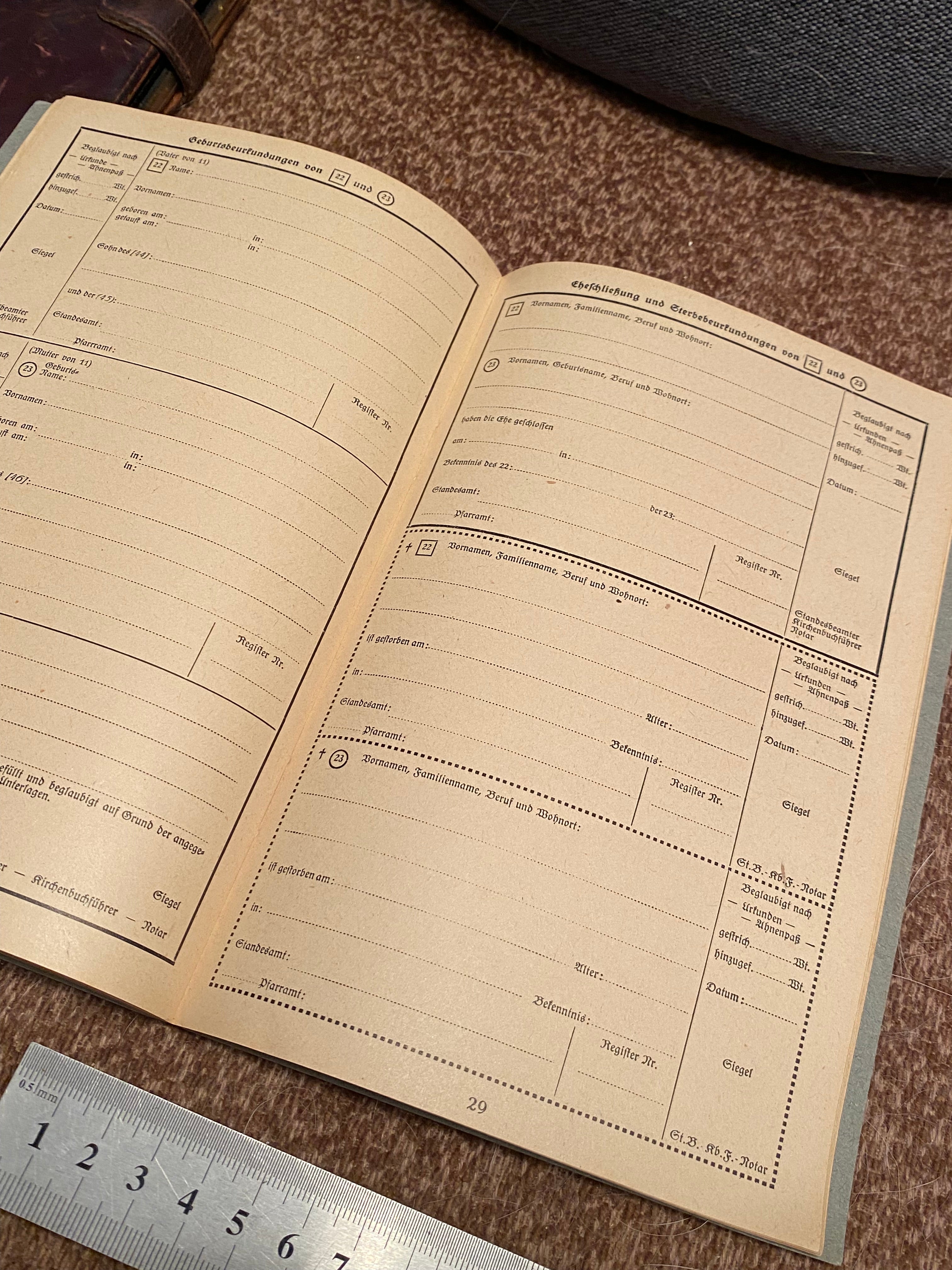 Interesting WW2 German Der Abnenpass. Contains a lot of interesting information. - The Militaria Shop