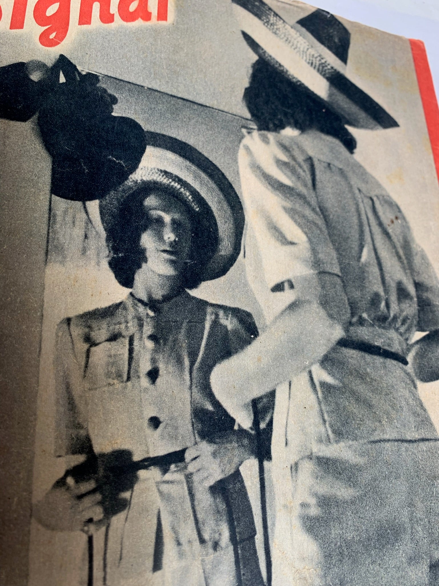 Original French Language WW2 German Signal Magazine - December 1942 - The Militaria Shop