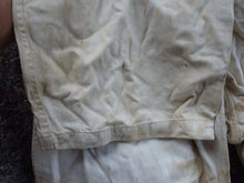 Lade das Bild in den Galerie-Viewer, Original WW2 British Army Winter White Over Trousers - Bastogne / Ardennes
