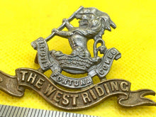 Load image into Gallery viewer, WW1 / WW2 British Army WEST RIDING REGIMENT w/metal and brass Cap Badge. - The Militaria Shop
