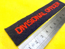 Load image into Gallery viewer, WW2 British Army DIVISIONAL OFFICER Shoulder Title.  Good condition. - The Militaria Shop
