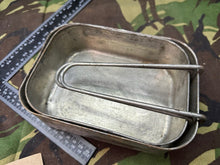 Charger l&#39;image dans la galerie, Original WW2 British Army Soldiers Mess Tin Set - Used Original
