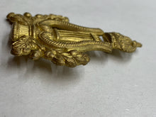 Lade das Bild in den Galerie-Viewer, Original WW2 British Army Kings Crown Cap Badge - Army Music Corps Musicians
