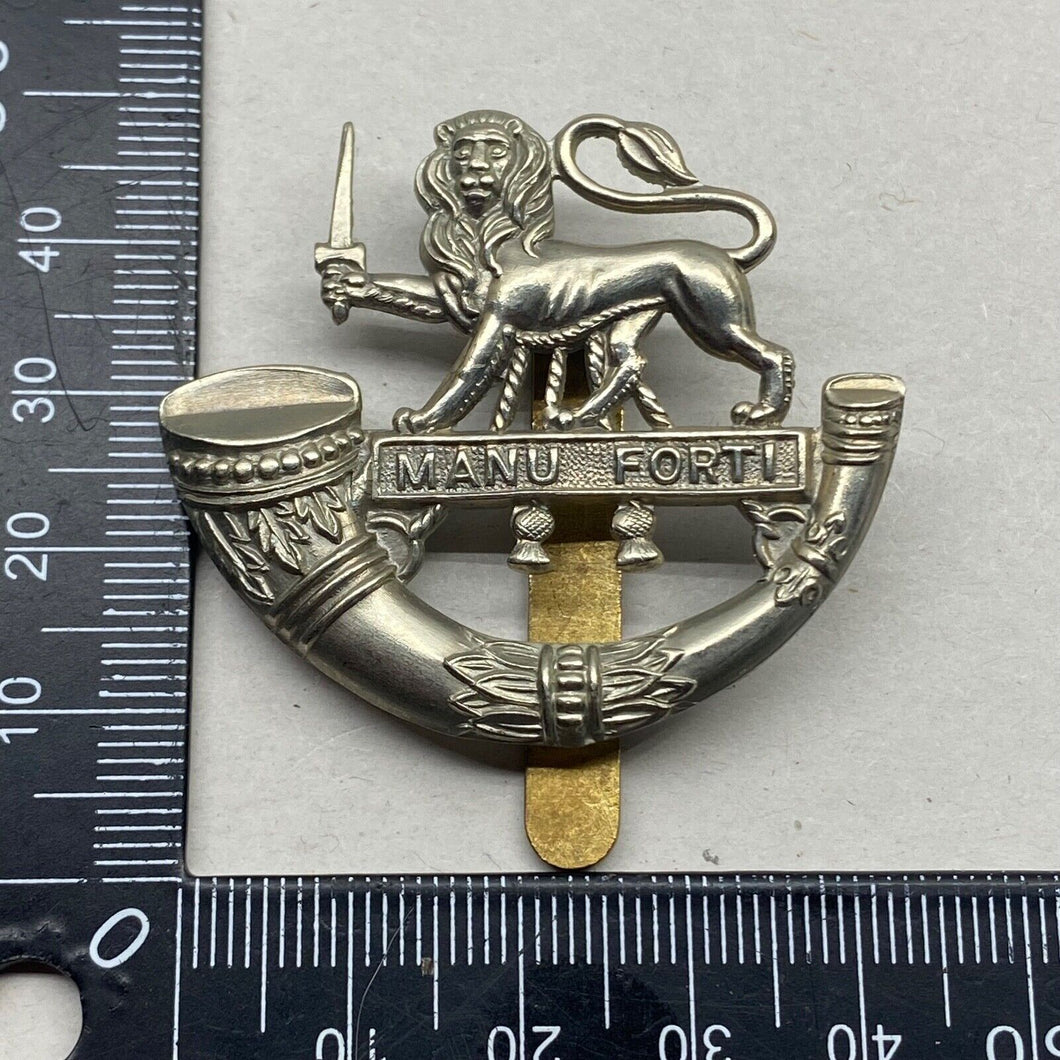 WW1 / WW2 British Army Herefordshire Light Infantry White Metal Cap Badge.