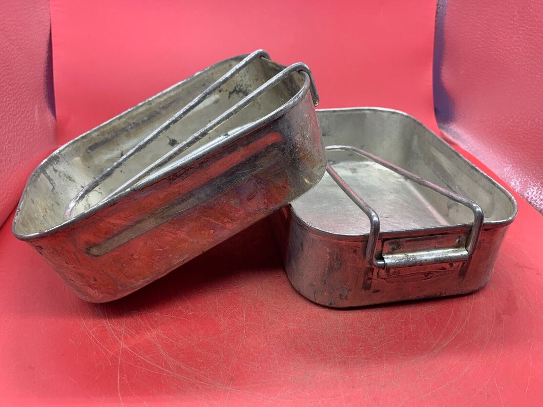 Original WW2 British Army Soldiers Mess Tin Set - Two Piece - Fold Out Handles