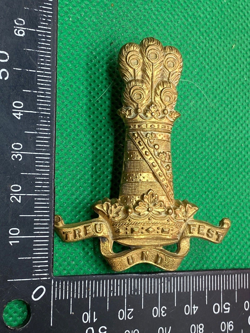 Original WW1 / WW2 British Army 11th Hussars Cap Badge