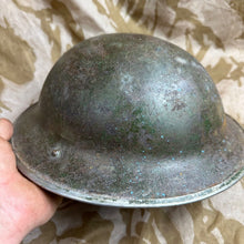 Lade das Bild in den Galerie-Viewer, British Army Mk2 Brodie Helmet - WW2 Combat Helmet - Nice Original
