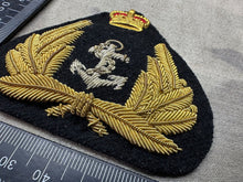 Charger l&#39;image dans la galerie, British Bullion Embroidered Blazer Badge - Royal Navy Cap Badge
