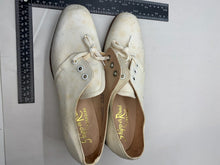 Load image into Gallery viewer, Original WW2 British Army Women&#39;s White Summer Shoes - ATS WAAF - Size 250s
