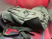 Load image into Gallery viewer, 1964 Dated 44 Pattern British Army Backpack for the Larkspur A14 Radio. Vietnam.
