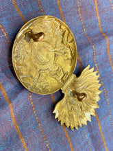 Load image into Gallery viewer, Original WW1 / WW2 British Army Royal Scots Fusiliers Cap Badge
