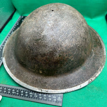 Lade das Bild in den Galerie-Viewer, Britischer Armee-Mk2-Brodie-Helm – Original aus dem 2. Weltkrieg – südafrikanische Herstellung 
