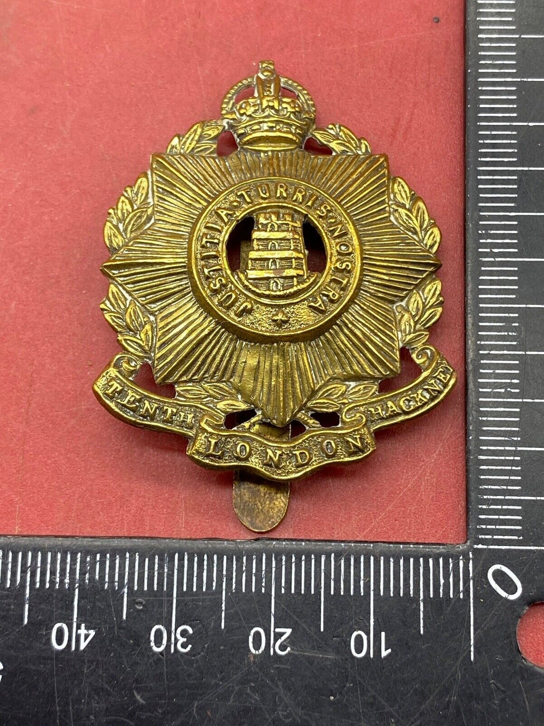 WW1 / WW2 British Army TENTH LONDON HACKNEY Regiment Cap Badge.