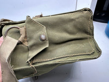 Charger l&#39;image dans la galerie, Original WW2 British Army Assault Light Weight Gas Mask Bag 1943 Dated
