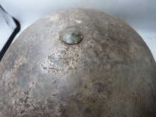 Lade das Bild in den Galerie-Viewer, Mk3 Kanadische / Britische Armee Original WW2 Schildkrötenhelm mit hoher Niete 
