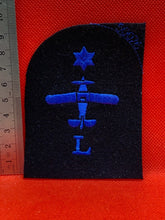 Load image into Gallery viewer, Unissued WOMEN&#39;S ROYAL NAVY WRNs Trade Badge - L Electrician 1 Star - B4
