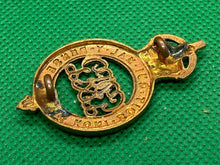 Lade das Bild in den Galerie-Viewer, Original KC British Army - Royal Army Grenadier Guards Cap / Epaulette Badge
